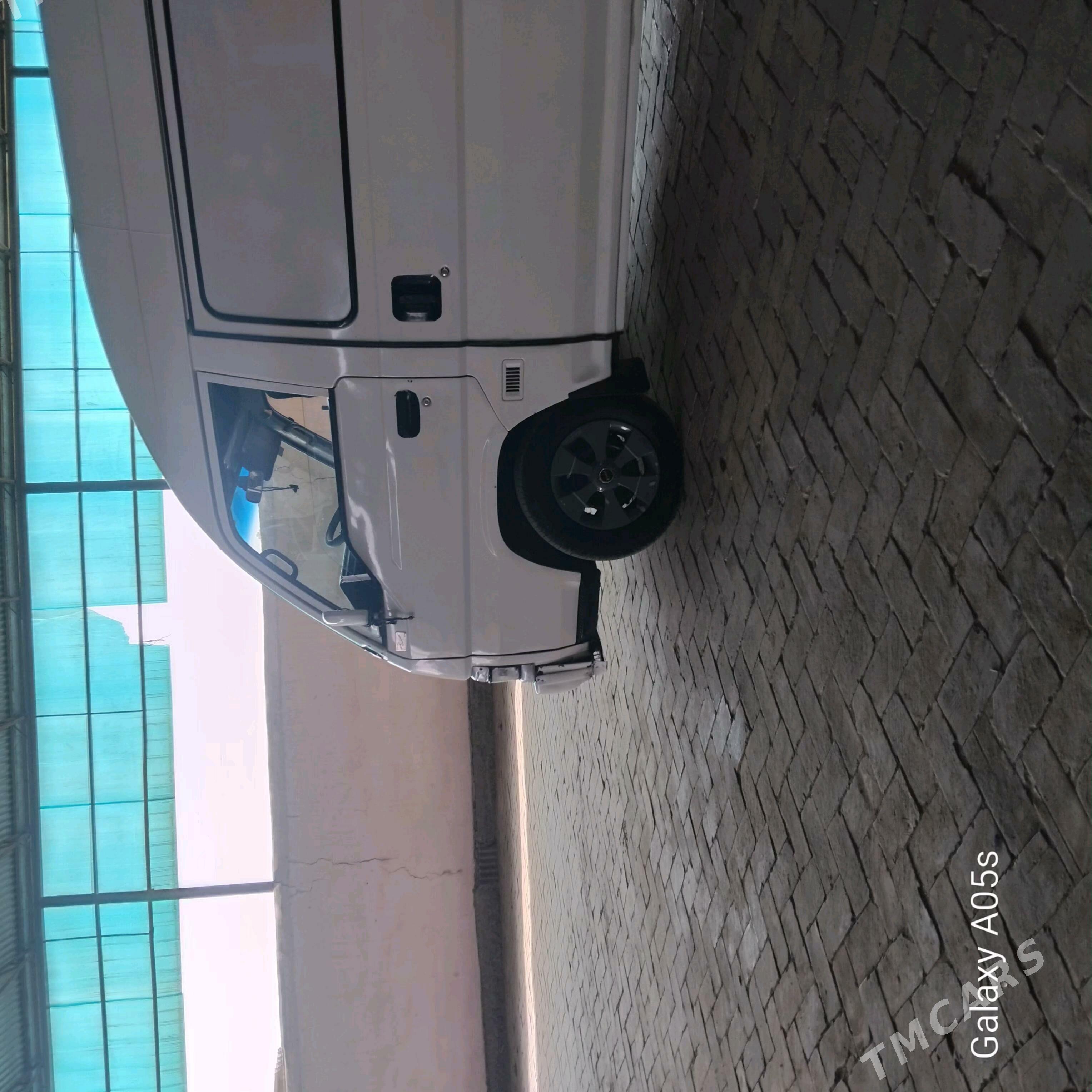 Nissan Urvan 1995 - 60 000 TMT - Векильбазар - img 9