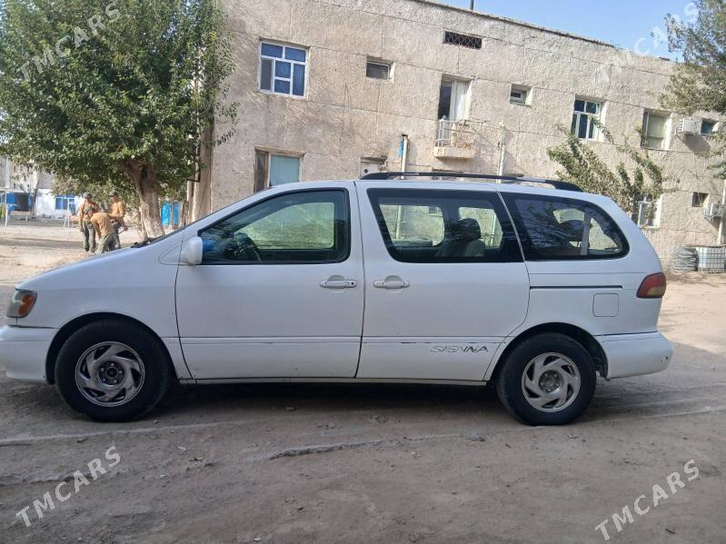 Toyota Sienna 2002 - 170 000 TMT - Ашхабад - img 3