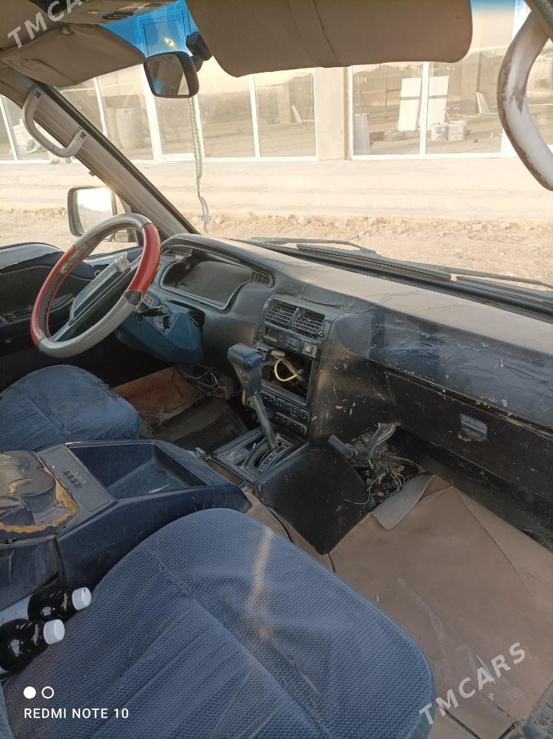 Toyota Hiace 1988 - 45 000 TMT - Мары - img 4