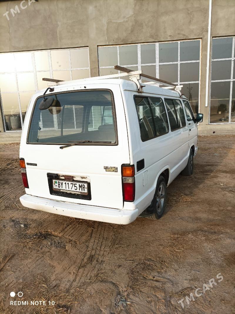 Toyota Hiace 1988 - 45 000 TMT - Мары - img 3