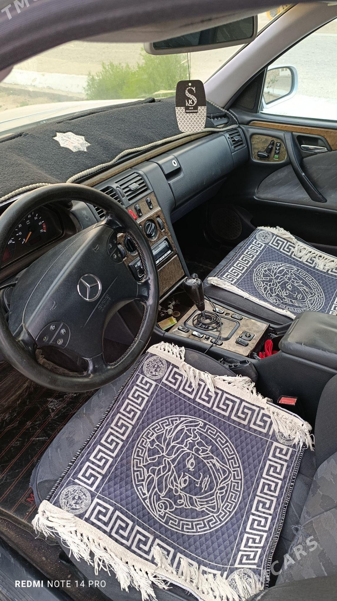 Mercedes-Benz E320 2000 - 100 000 TMT - Гумдаг - img 1