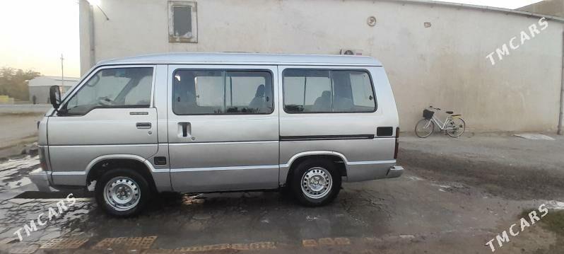 Toyota Hiace 1985 - 55 000 TMT - Сакарчага - img 1