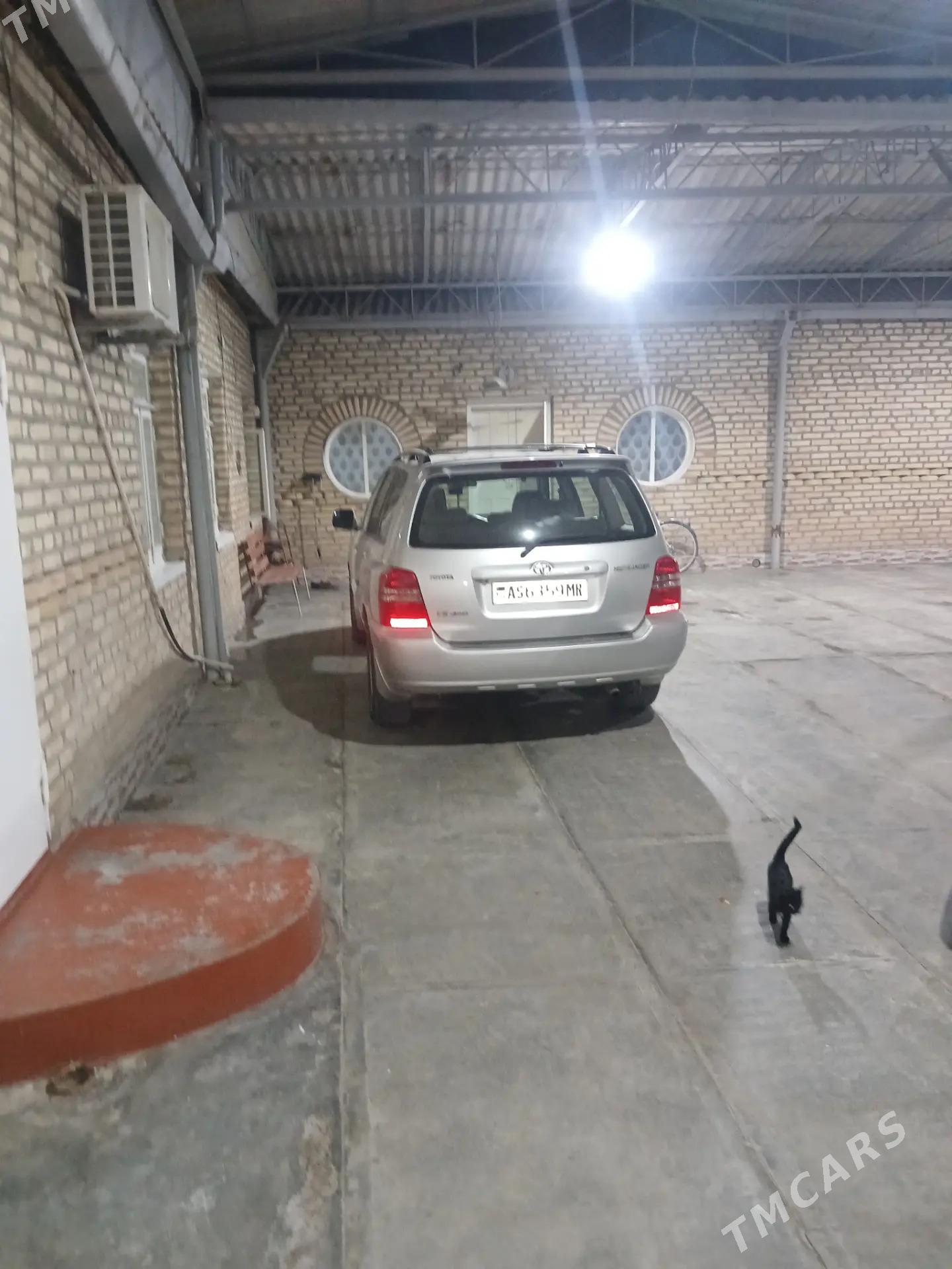Toyota Highlander 2003 - 200 000 TMT - Мары - img 2
