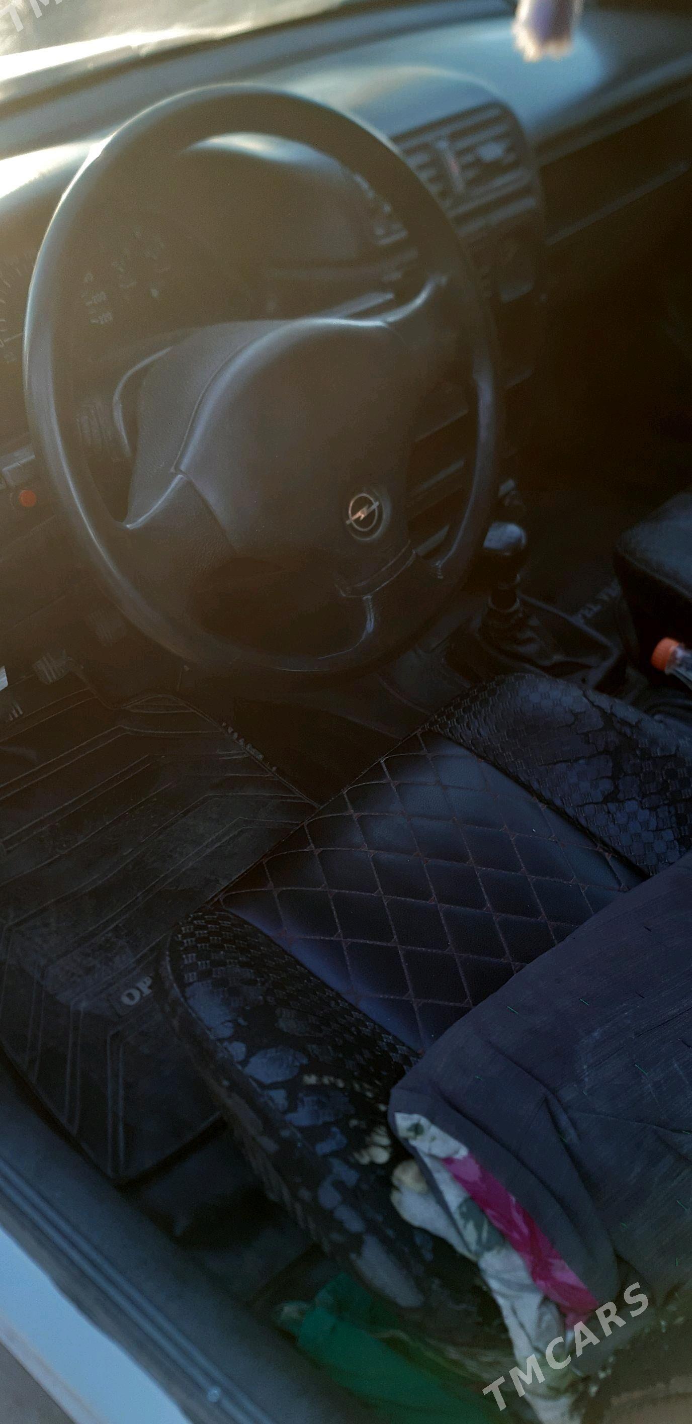 Opel Vectra 1991 - 30 000 TMT - Гурбансолтан Едже - img 2