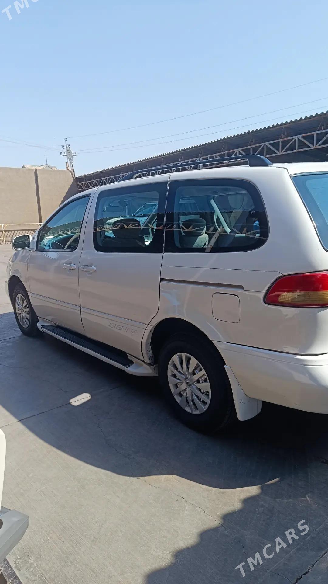Toyota Sienna 2001 - 145 000 TMT - Sarahs - img 4