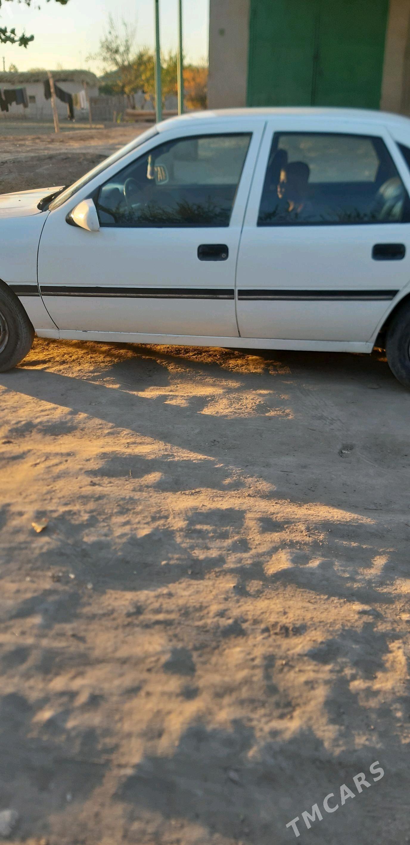 Opel Vectra 1991 - 30 000 TMT - Гурбансолтан Едже - img 4