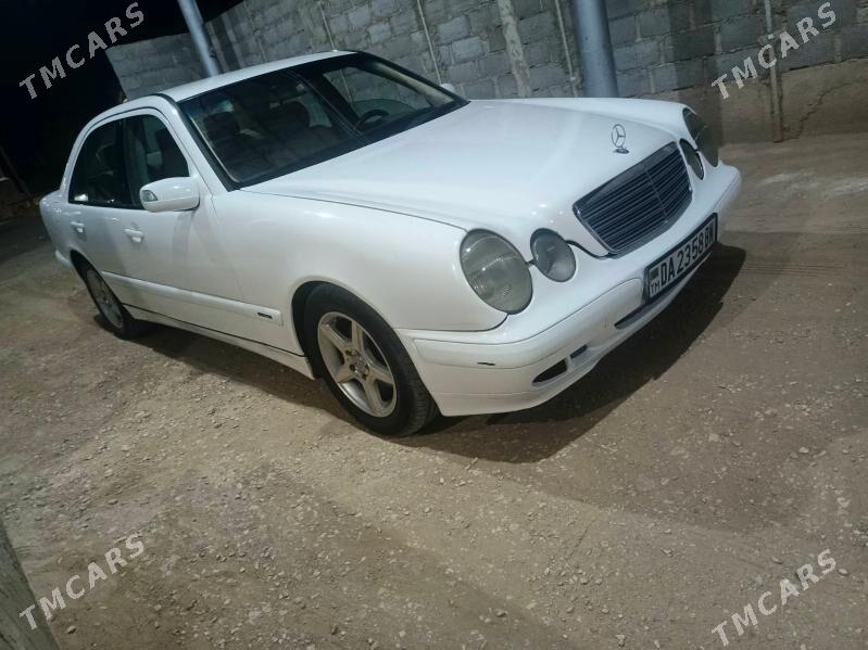 Mercedes-Benz E320 2001 - 88 000 TMT - Гумдаг - img 3