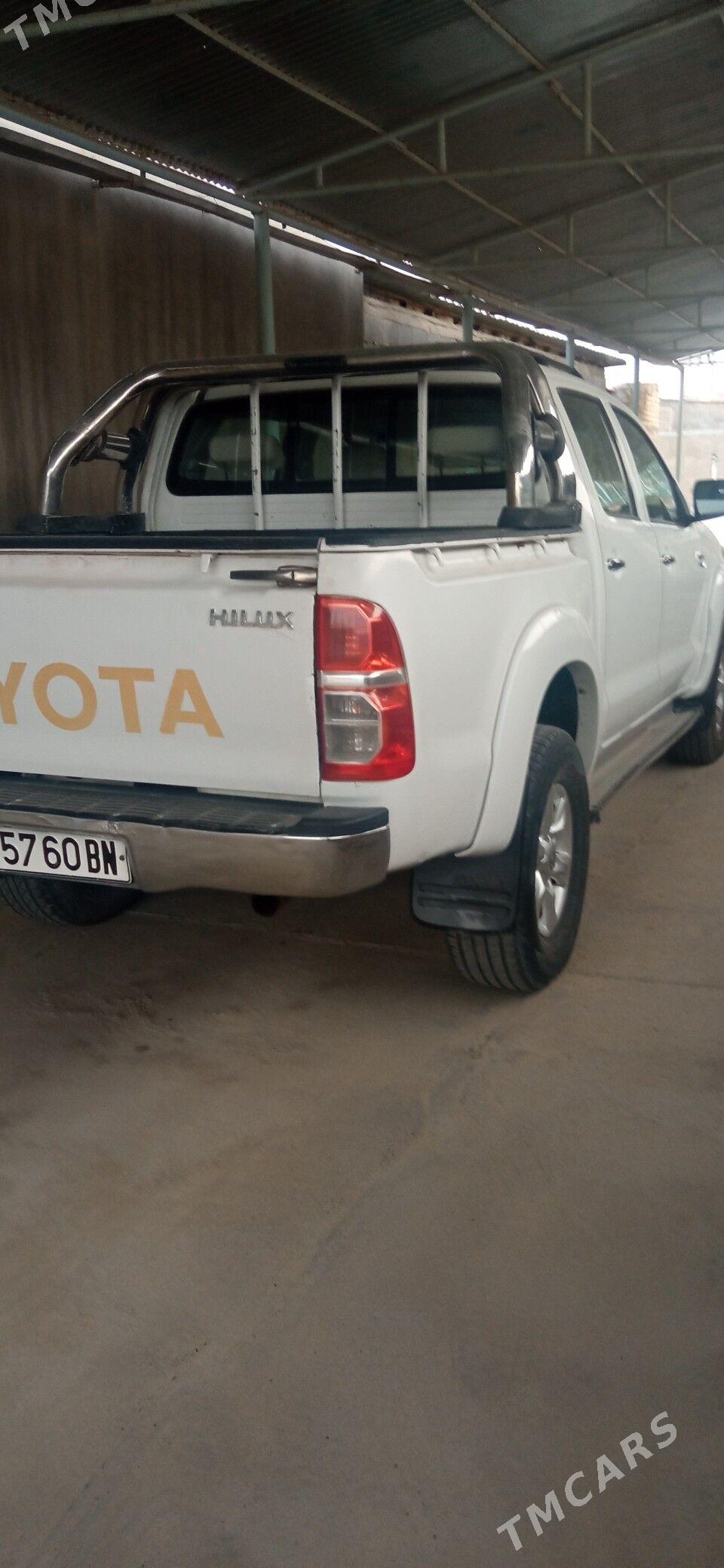 Toyota Hilux 2012 - 320 000 TMT - Gyzylarbat - img 2