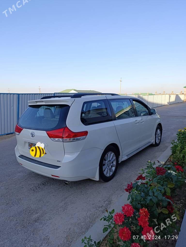 Toyota Sienna 2011 - 350 000 TMT - Ашхабад - img 3