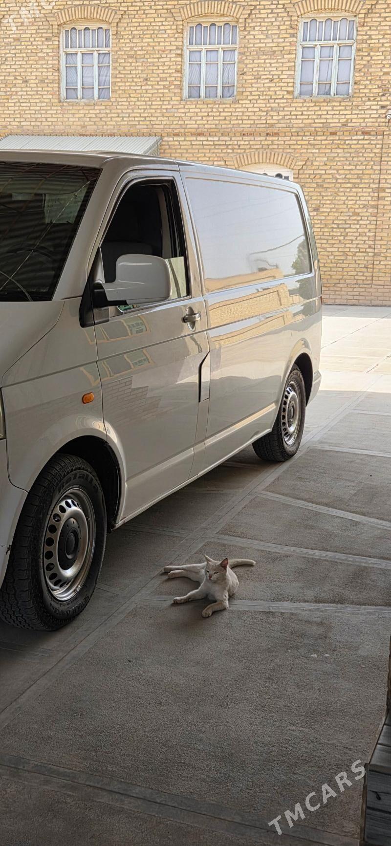 Volkswagen Transporter 2003 - 125 000 TMT - Мары - img 4