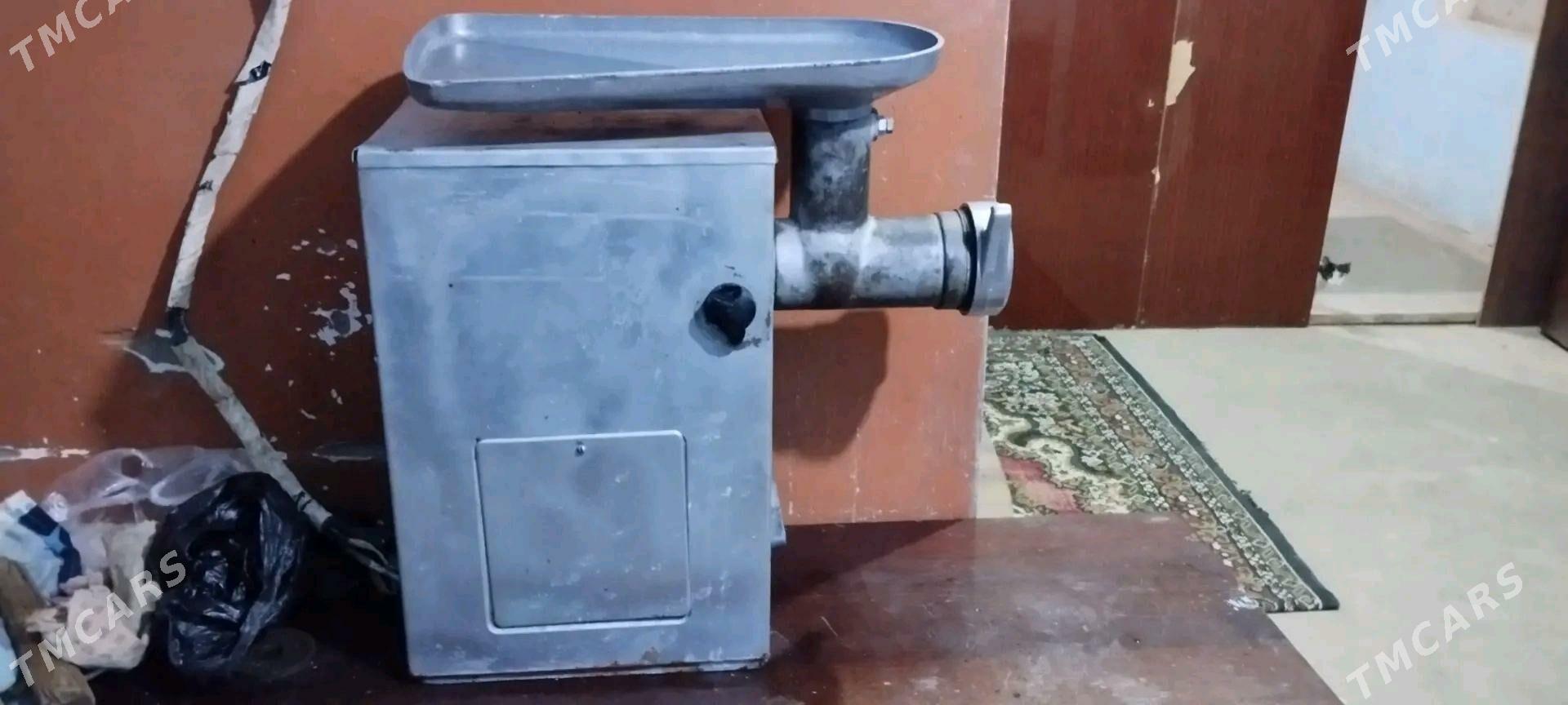 et üweýän maşyn - Ýaşlyk - img 3