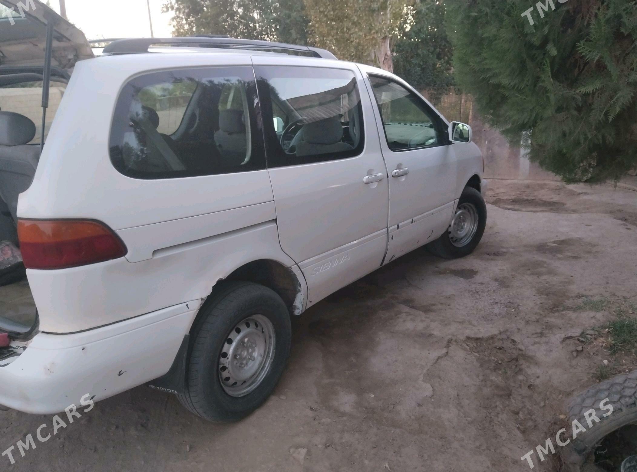 Toyota Sienna 2000 - 120 000 TMT - Губадаг - img 3