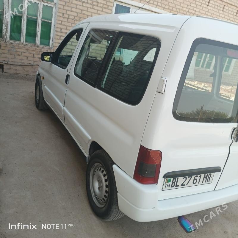 Toyota Carina 1998 - 55 000 TMT - Байрамали - img 3