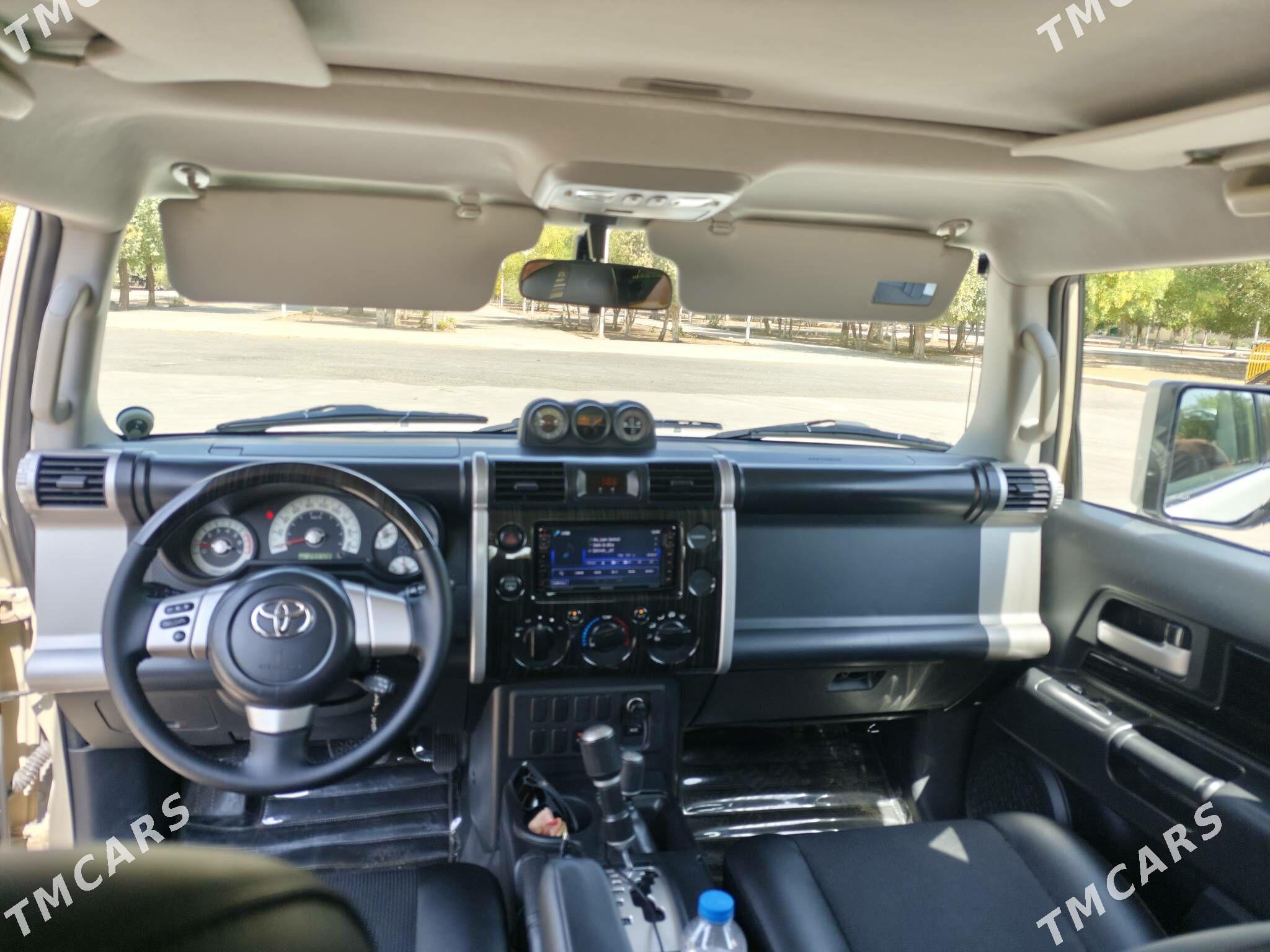 Toyota FJ Cruiser 2007 - 470 000 TMT - Aşgabat - img 8