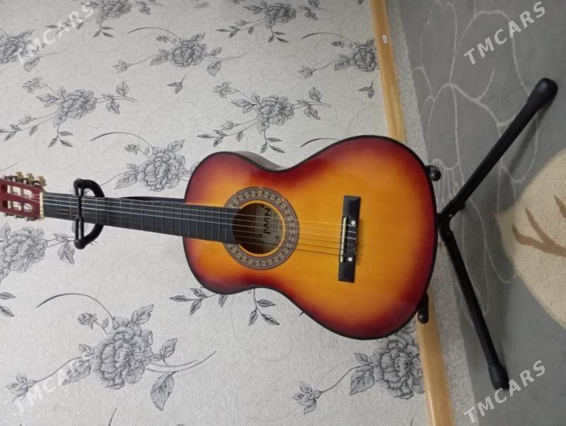 Gitara patstafkasy bilen - Туркменбаши - img 2