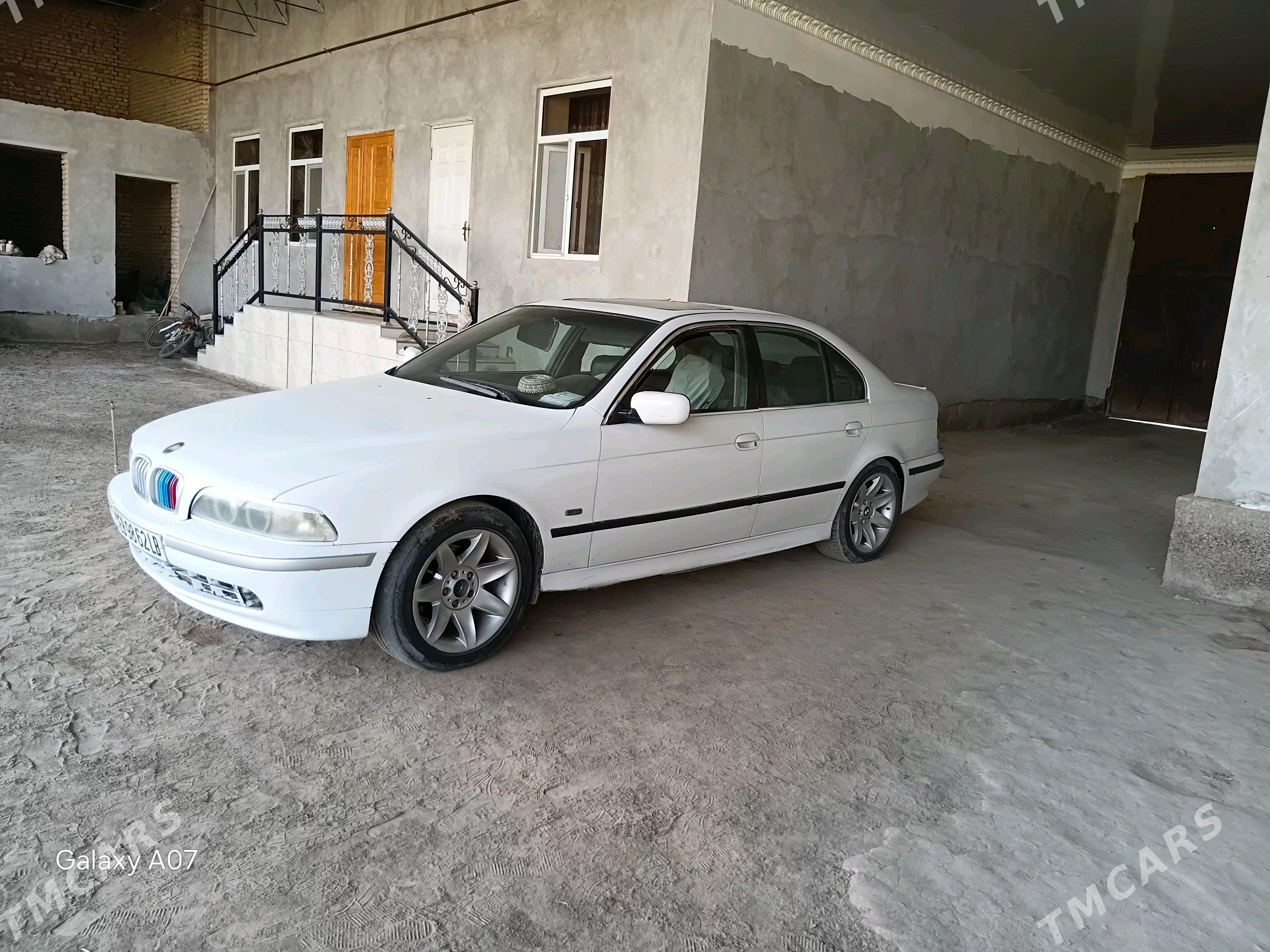 BMW E39 1999 - 70 000 TMT - Чарджоу - img 1
