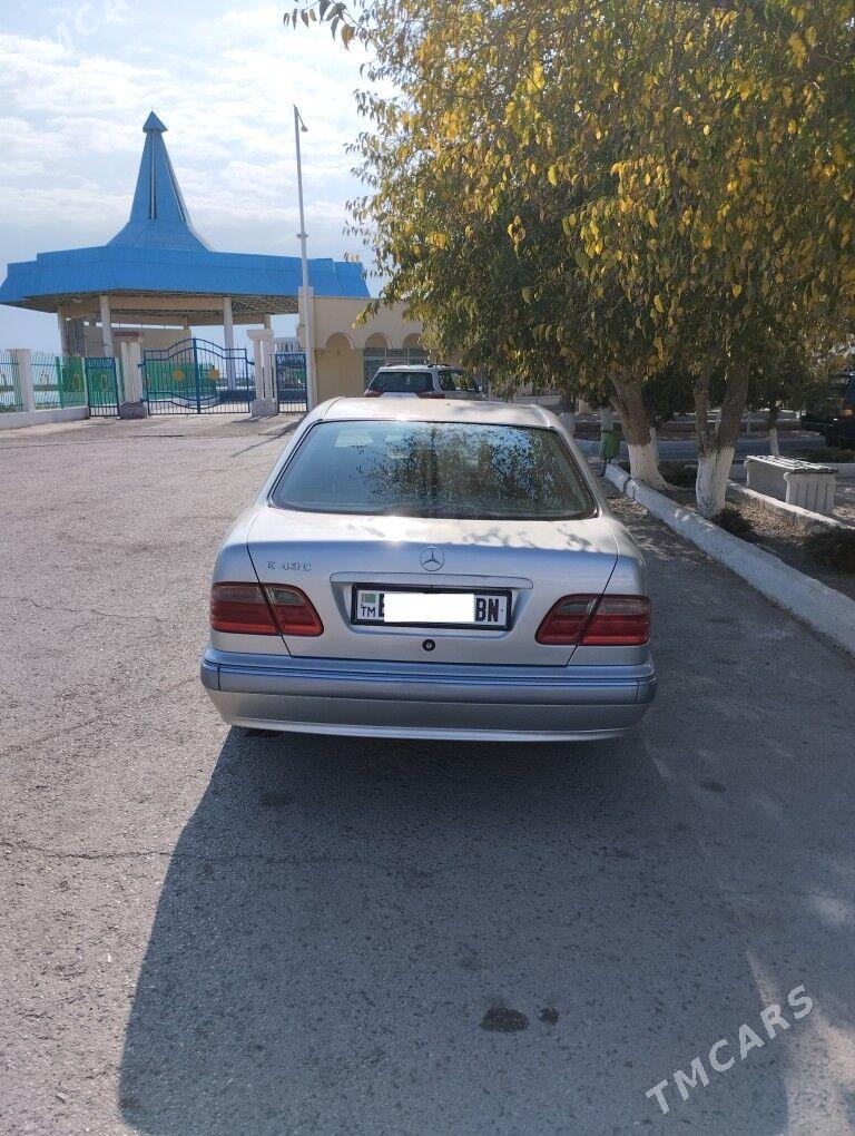 Mercedes-Benz E320 2000 - 110 000 TMT - Туркменбаши - img 1