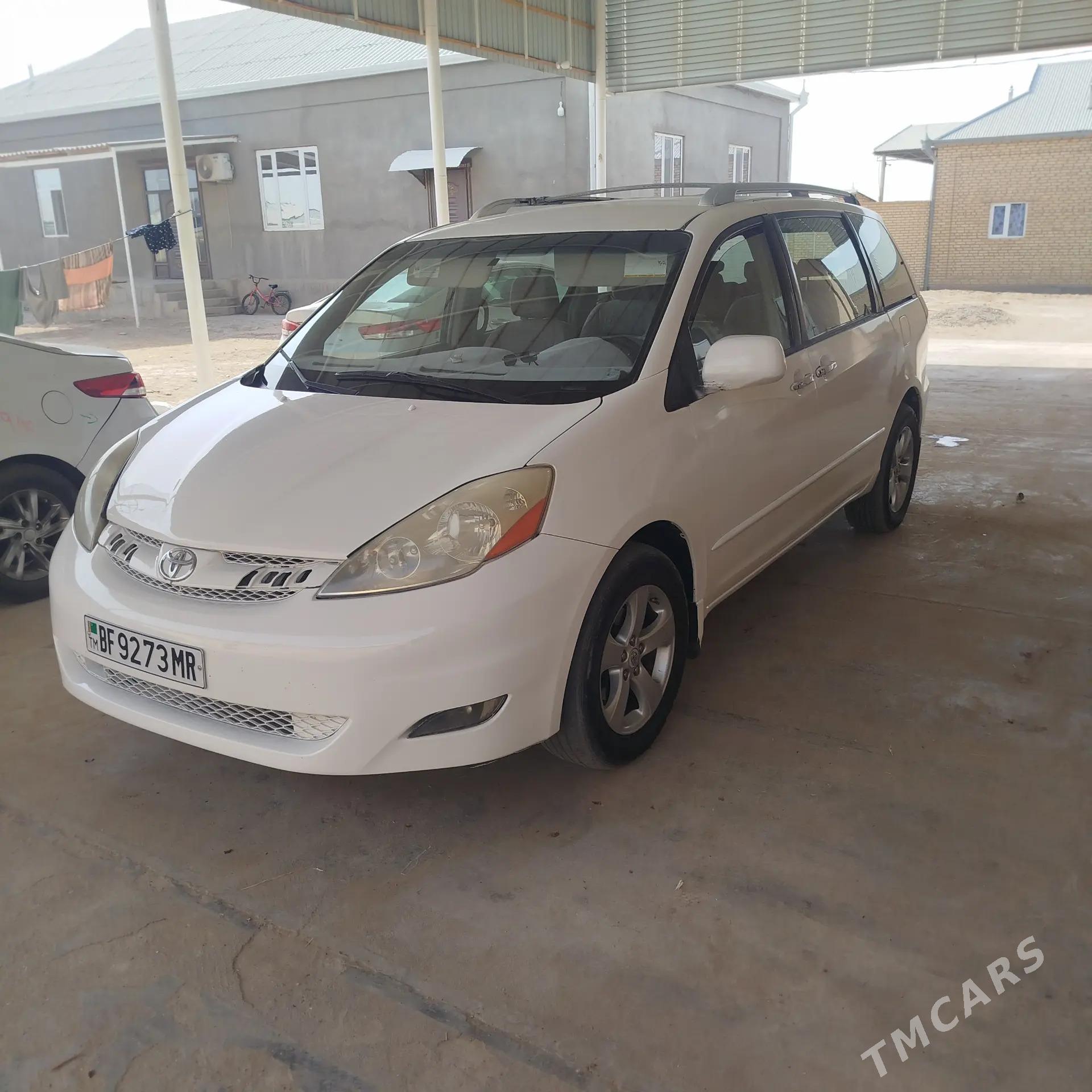 Toyota Sienna 2005 - 195 000 TMT - Мары - img 2