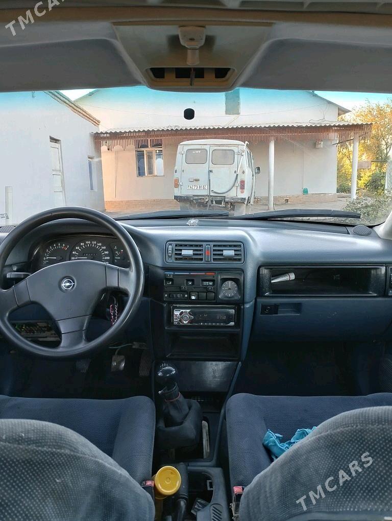 Opel Vectra 1990 - 45 000 TMT - Гороглы (Тагта) - img 4