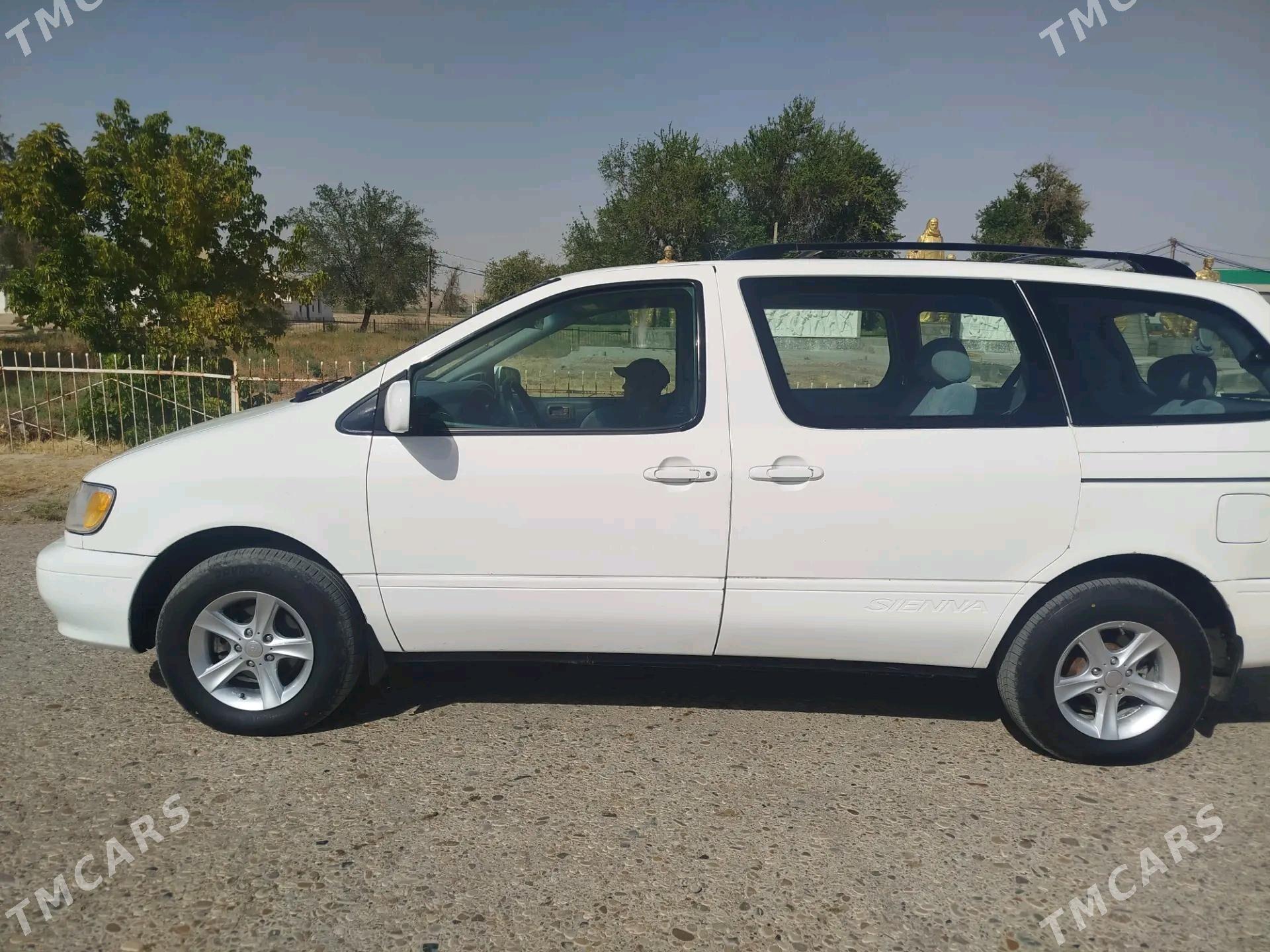 Toyota Sienna 2001 - 150 000 TMT - Тагтабазар - img 5
