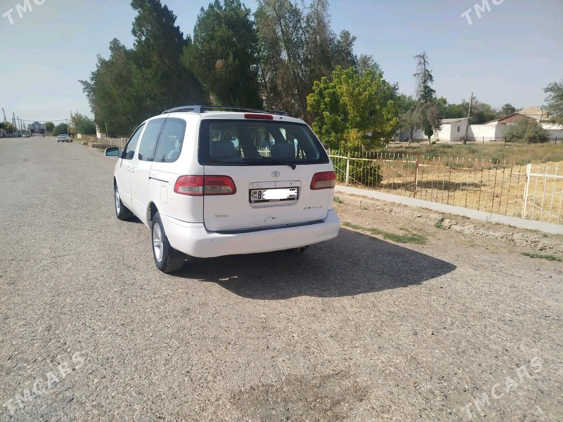 Toyota Sienna 2001 - 150 000 TMT - Тагтабазар - img 8