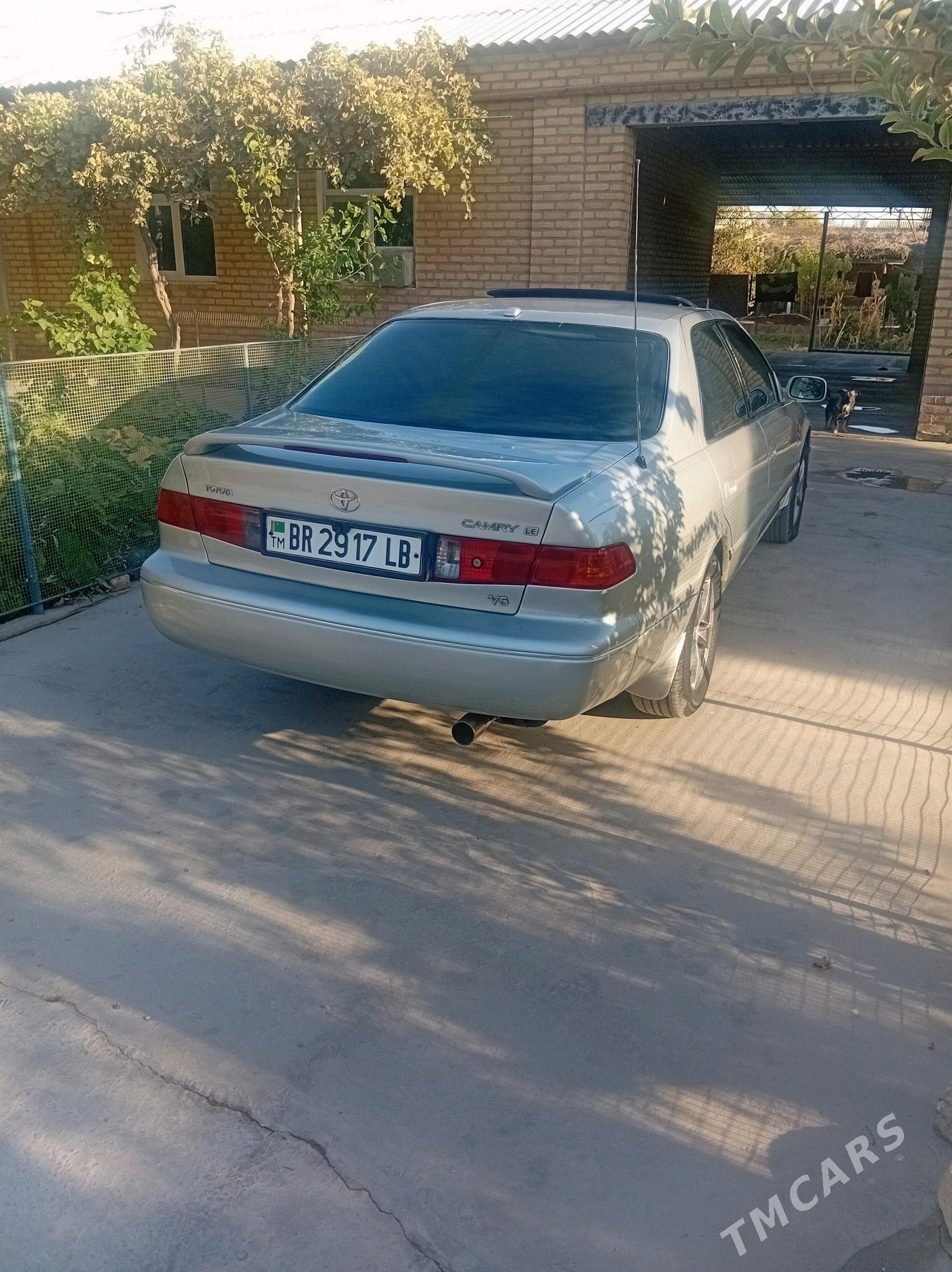 Toyota Camry 2000 - 130 000 TMT - Saýat - img 2