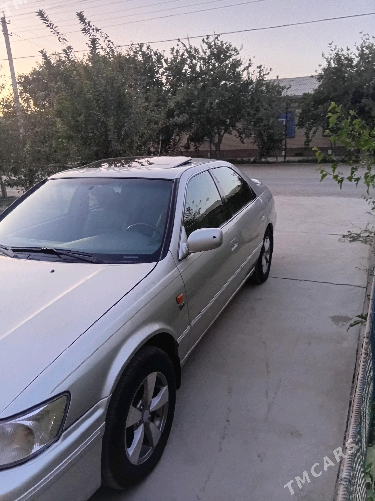 Toyota Camry 2000 - 130 000 TMT - Saýat - img 3