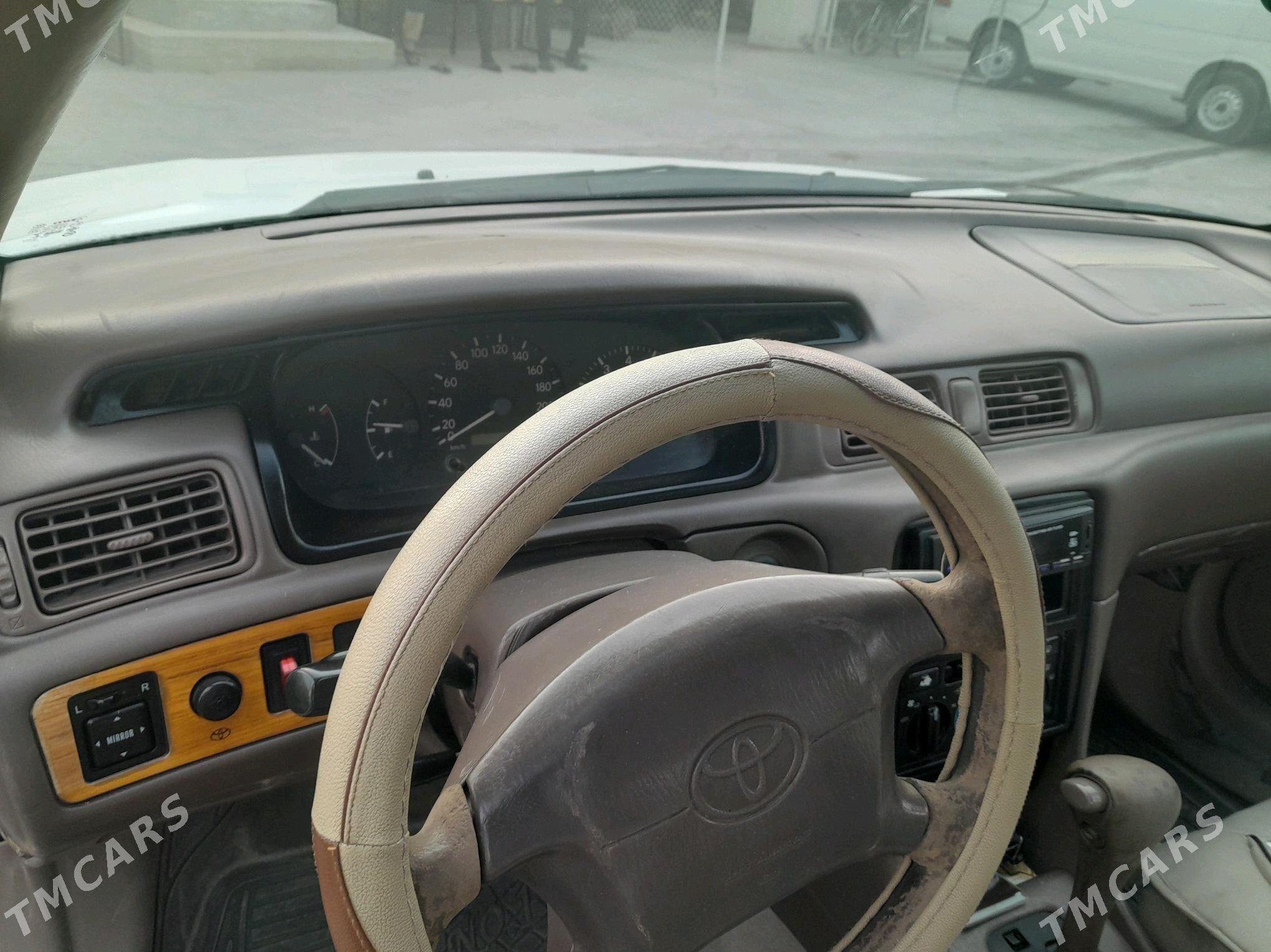 Toyota Camry 2000 - 117 000 TMT - Теджен - img 4