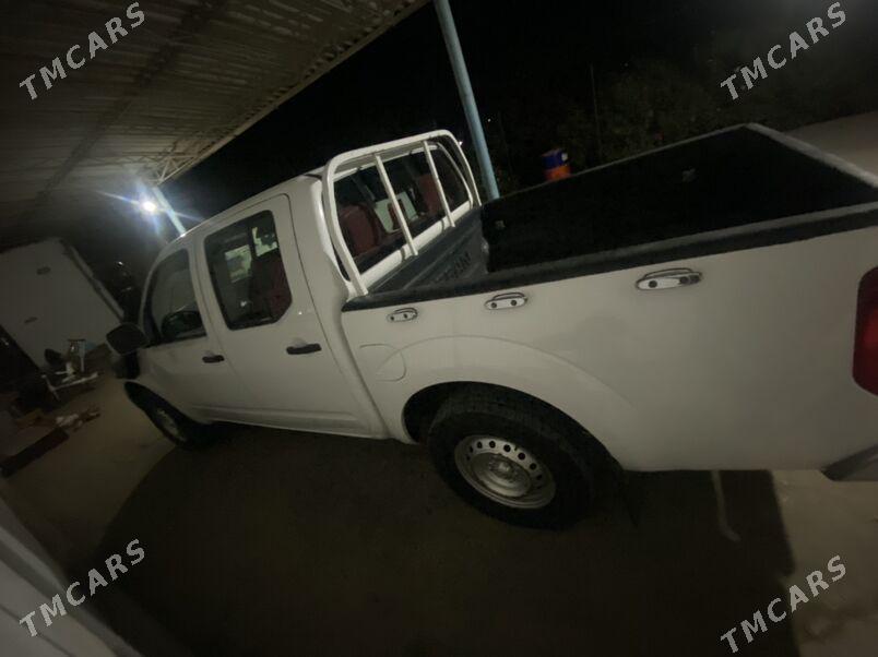 Nissan Navara 2012 - 210 000 TMT - Саят - img 1
