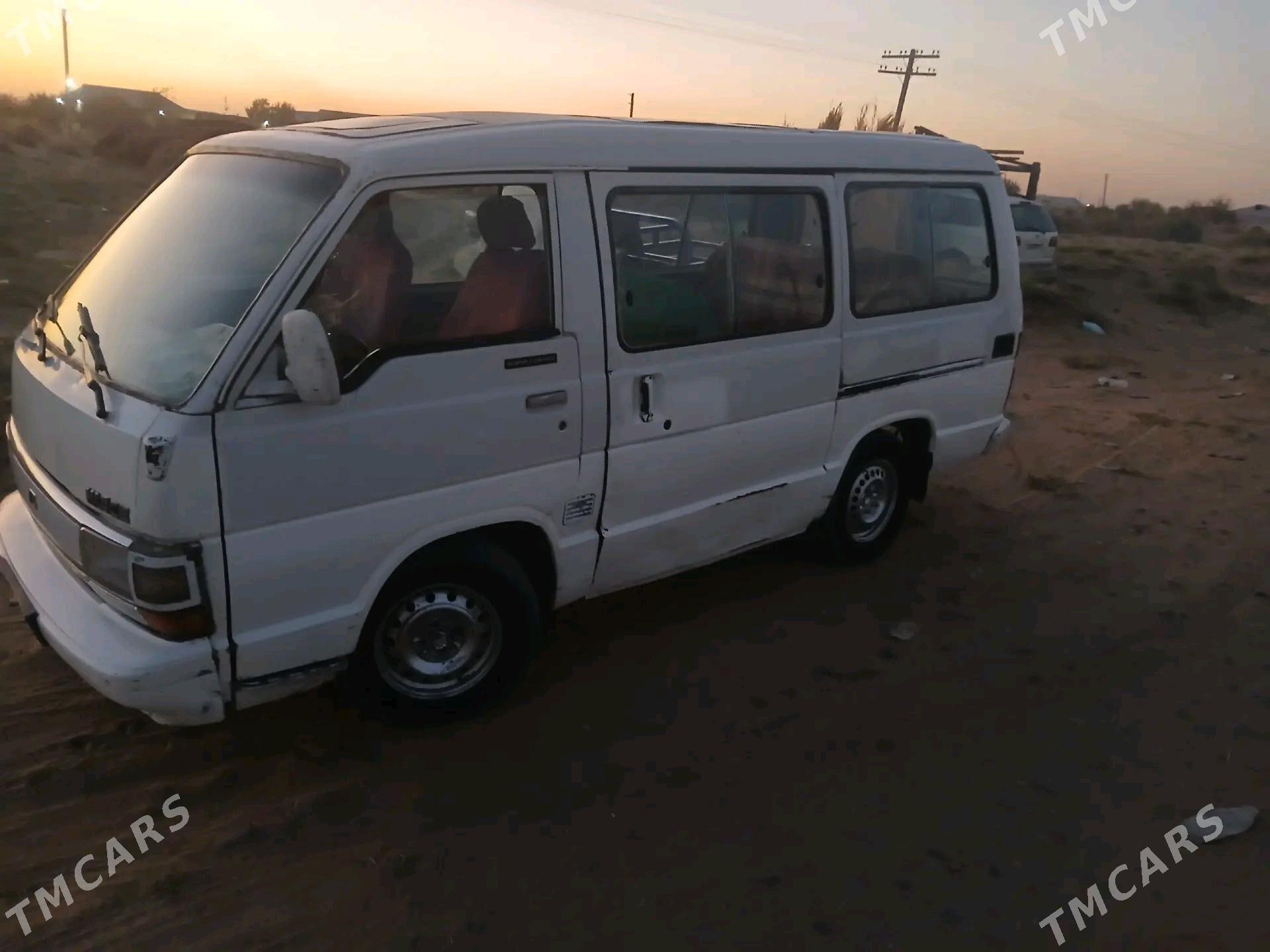 Toyota Hiace 1989 - 40 000 TMT - Мары - img 2