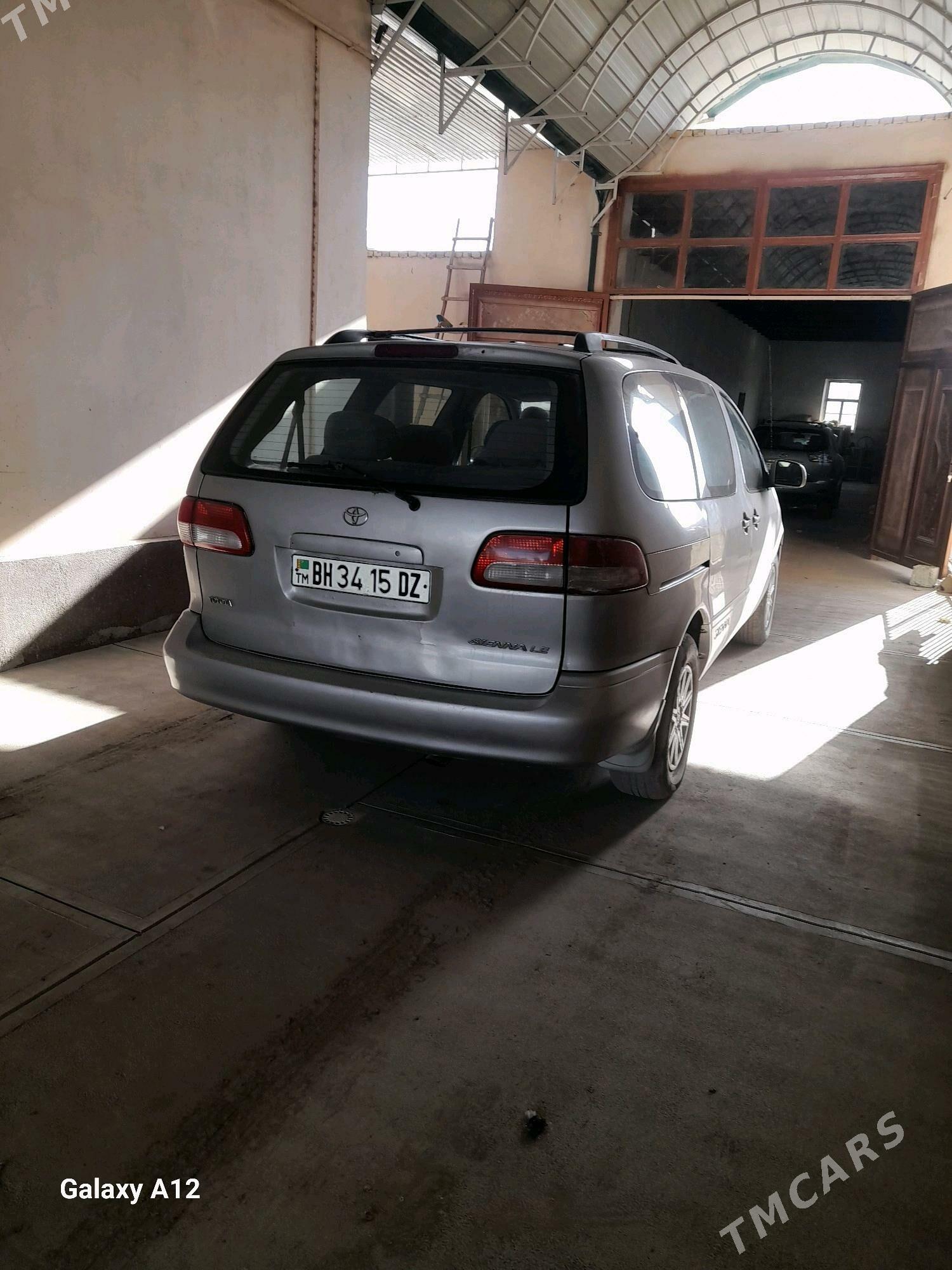 Toyota Sienna 2002 - 150 000 TMT - Гурбансолтан Едже - img 3