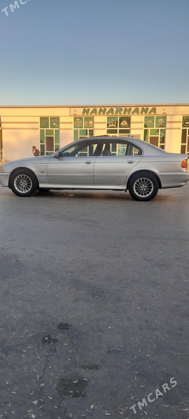 BMW E39 2003 - 135 000 TMT - Балканабат - img 1