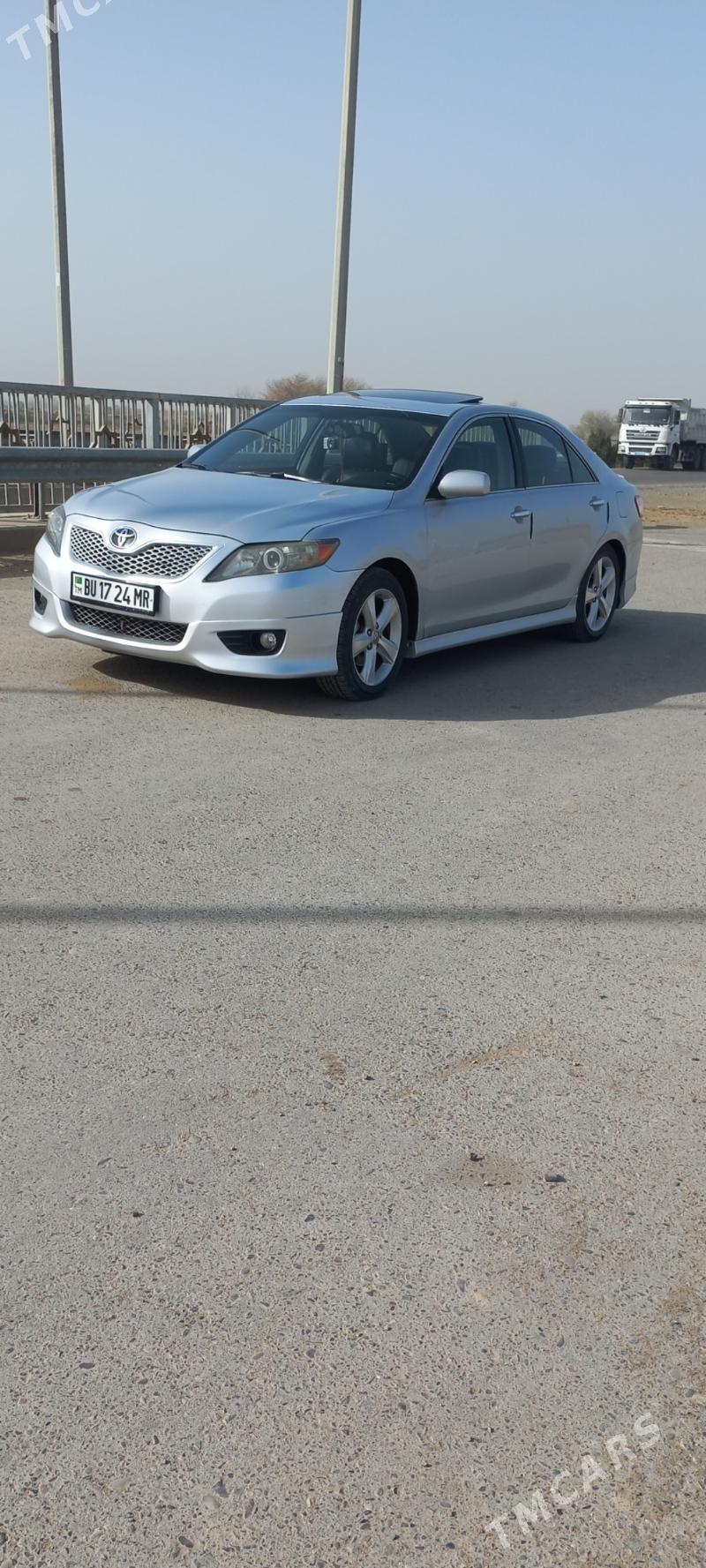 Toyota Camry 2010 - 240 000 TMT - Байрамали - img 4