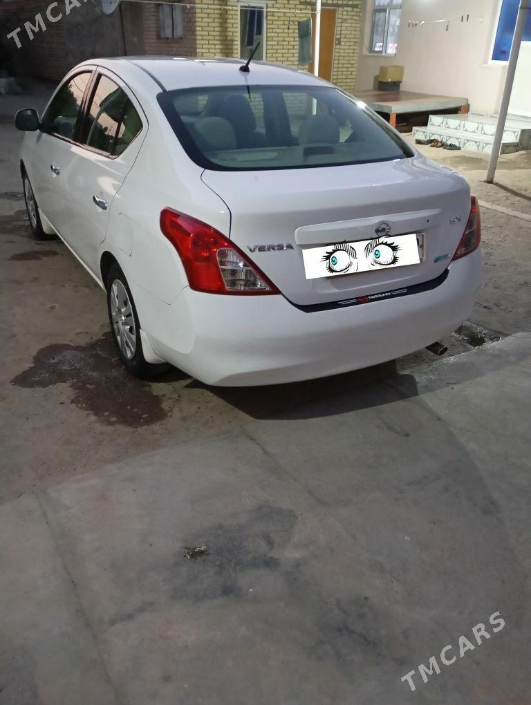 Nissan Versa 2011 - 110 000 TMT - Мары - img 3