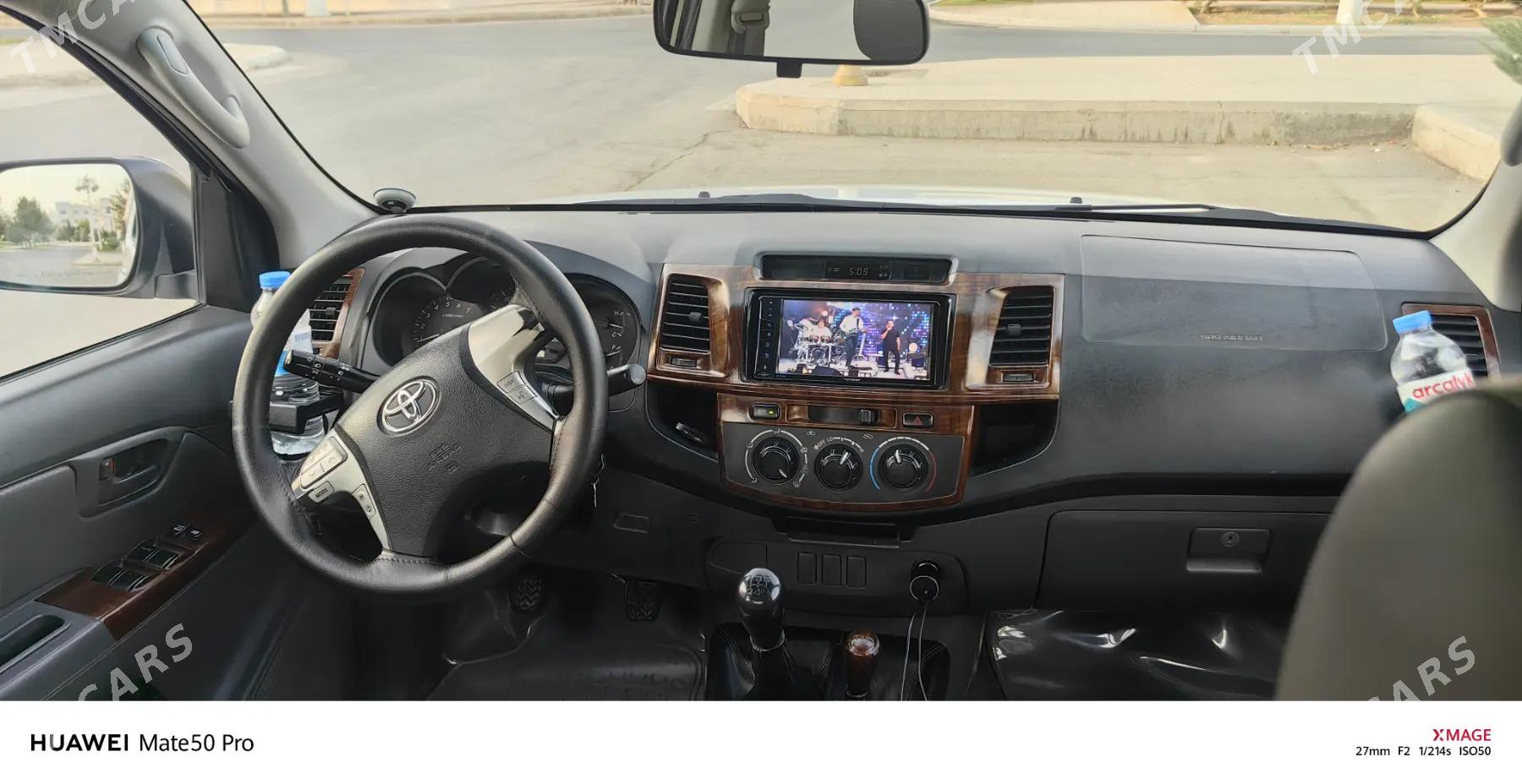 Toyota Hilux 2015 - 410 000 TMT - Aşgabat - img 4