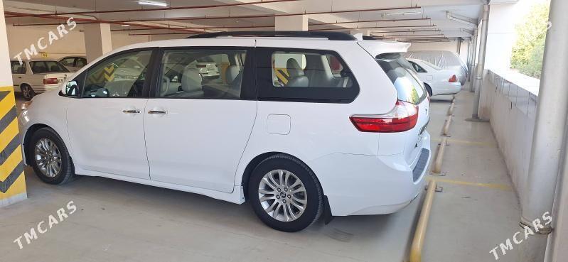 Toyota Sienna 2018 - 400 000 TMT - Район ст. Аэропорта, ул. Гагарина - img 3