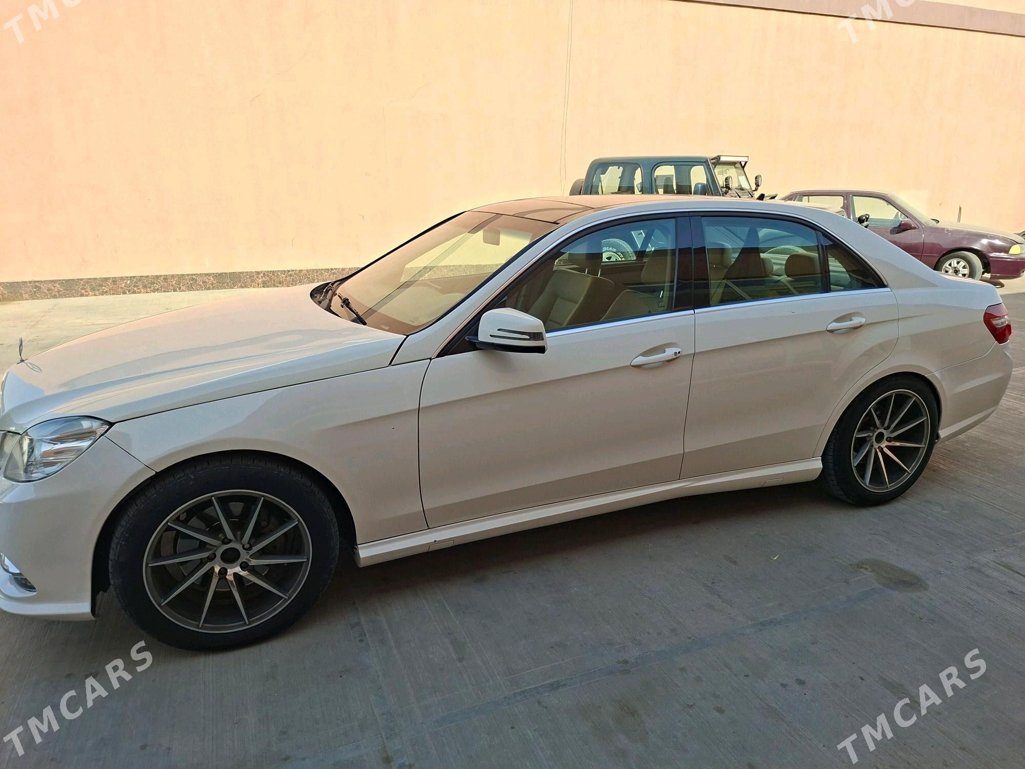 Mercedes-Benz W212 2010 - 285 000 TMT - Мары - img 1