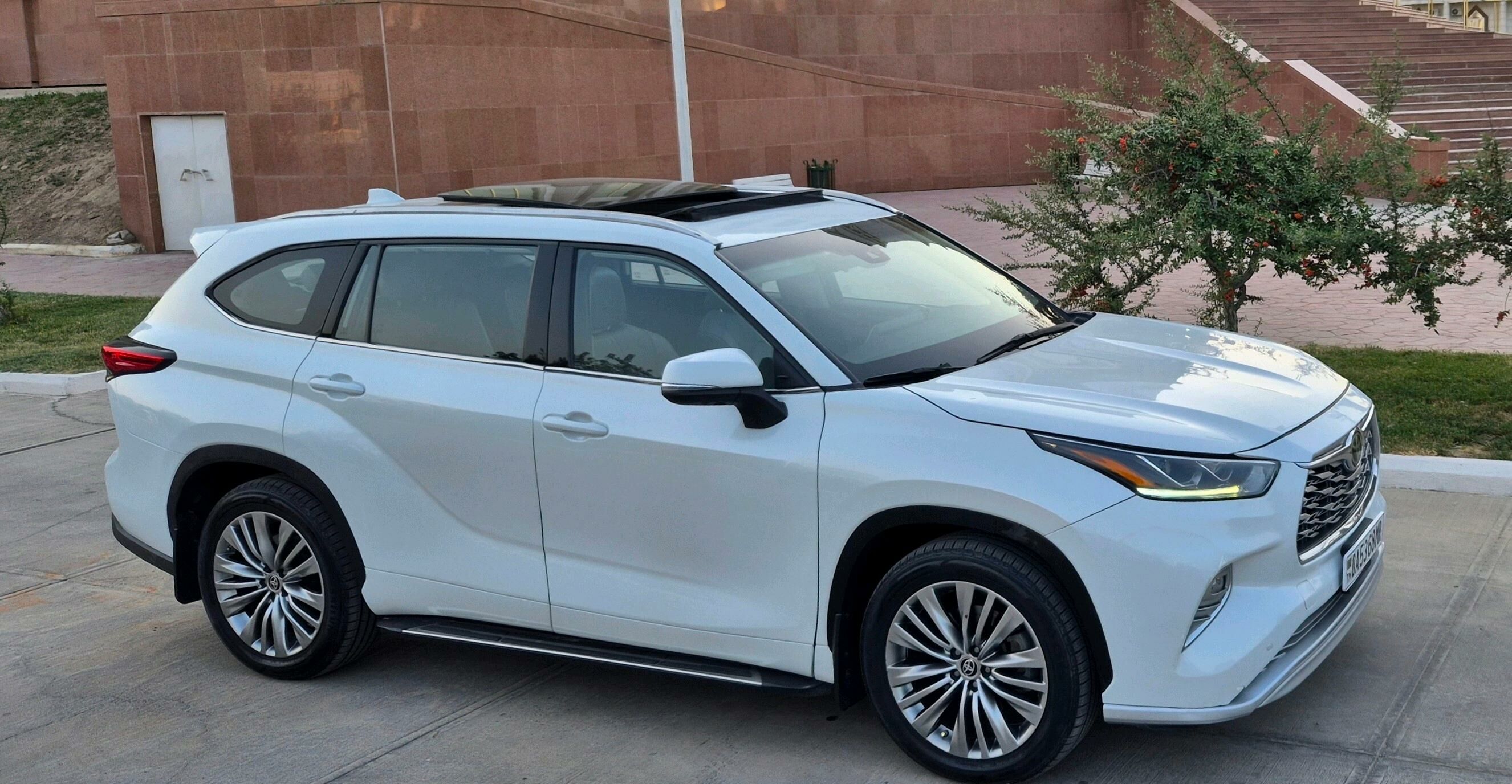 Toyota Highlander 2022 - 700 000 TMT - Мары - img 3