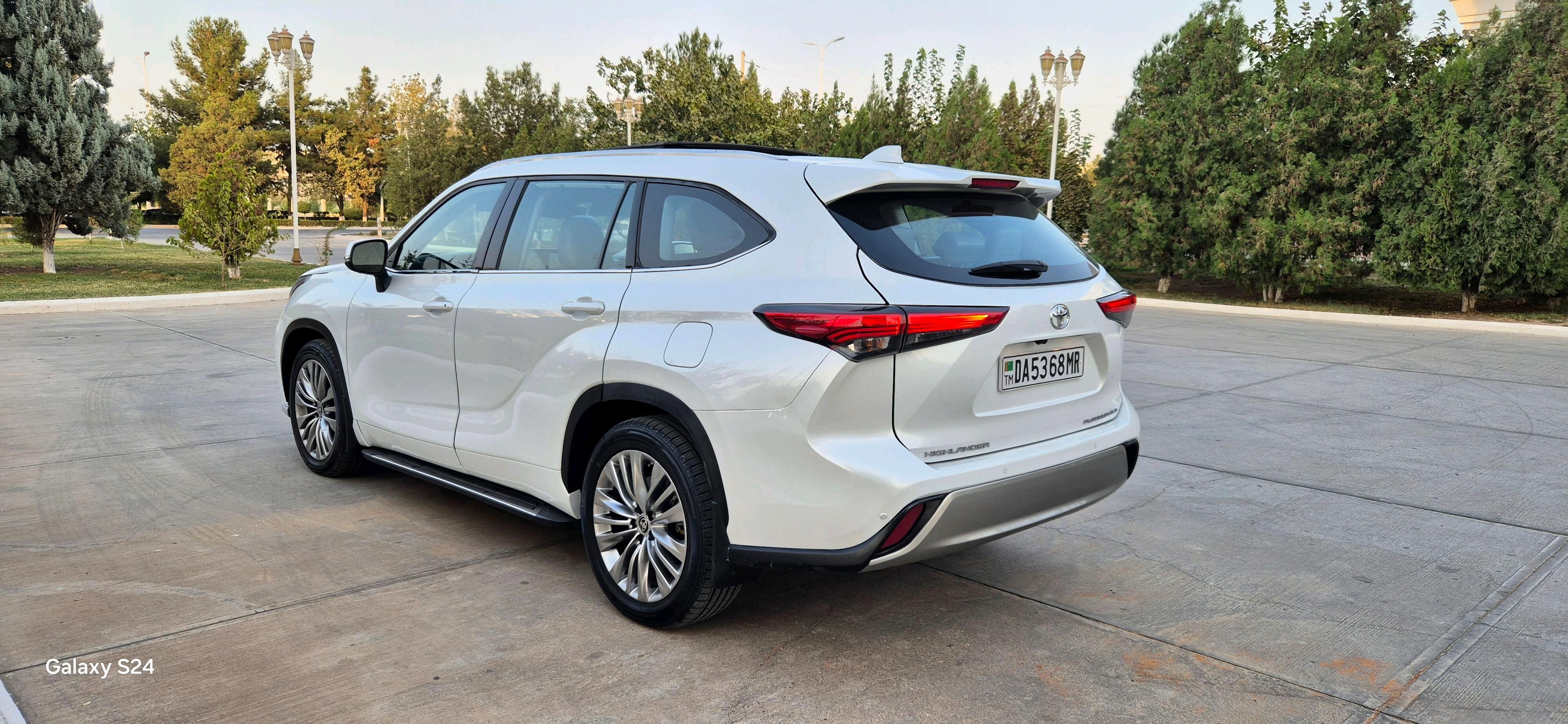 Toyota Highlander 2022 - 700 000 TMT - Мары - img 4