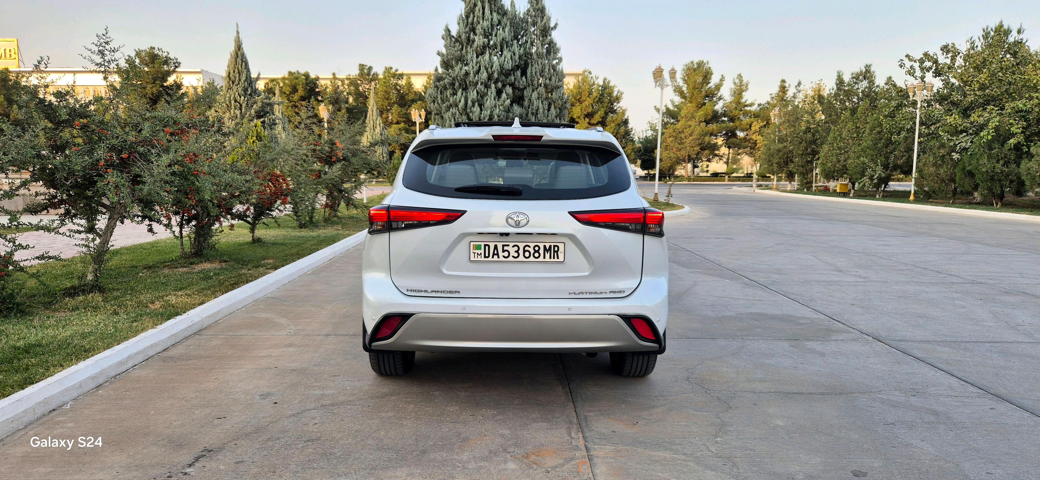 Toyota Highlander 2022 - 700 000 TMT - Мары - img 6