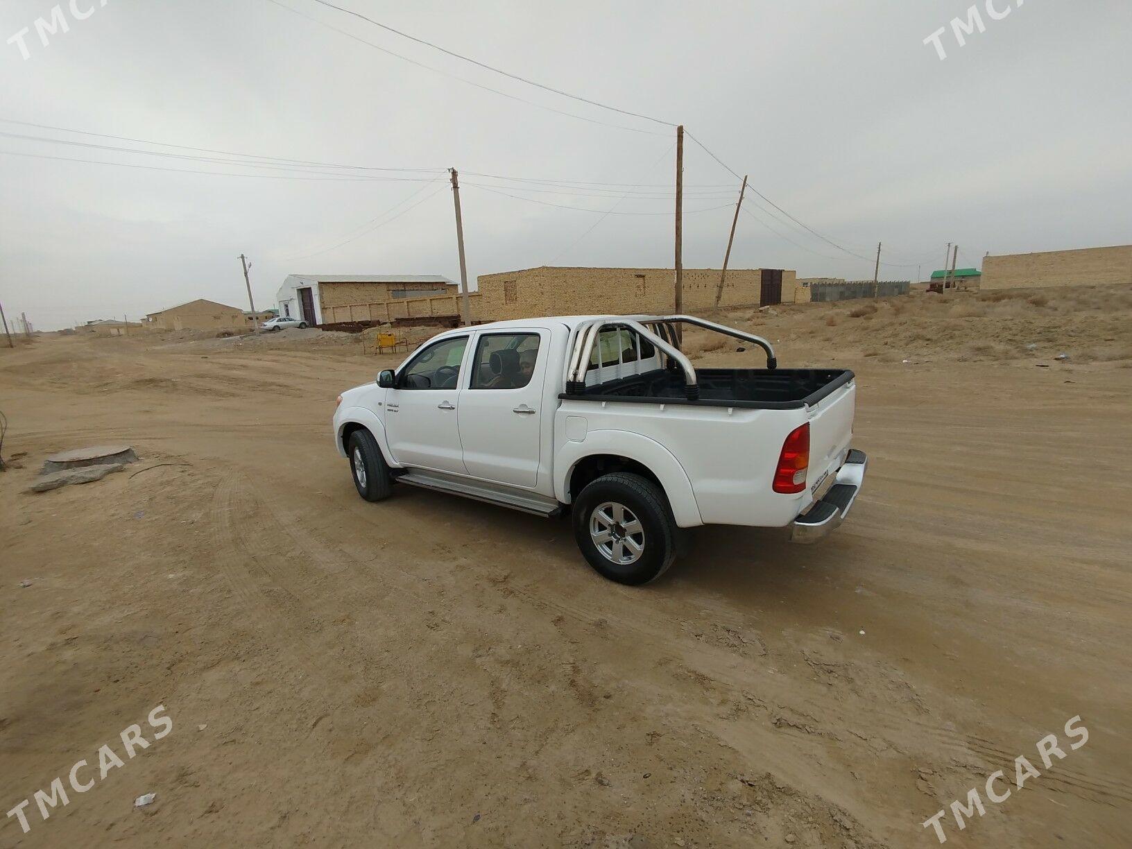 Toyota Hilux 2007 - 270 000 TMT - Сейди - img 1