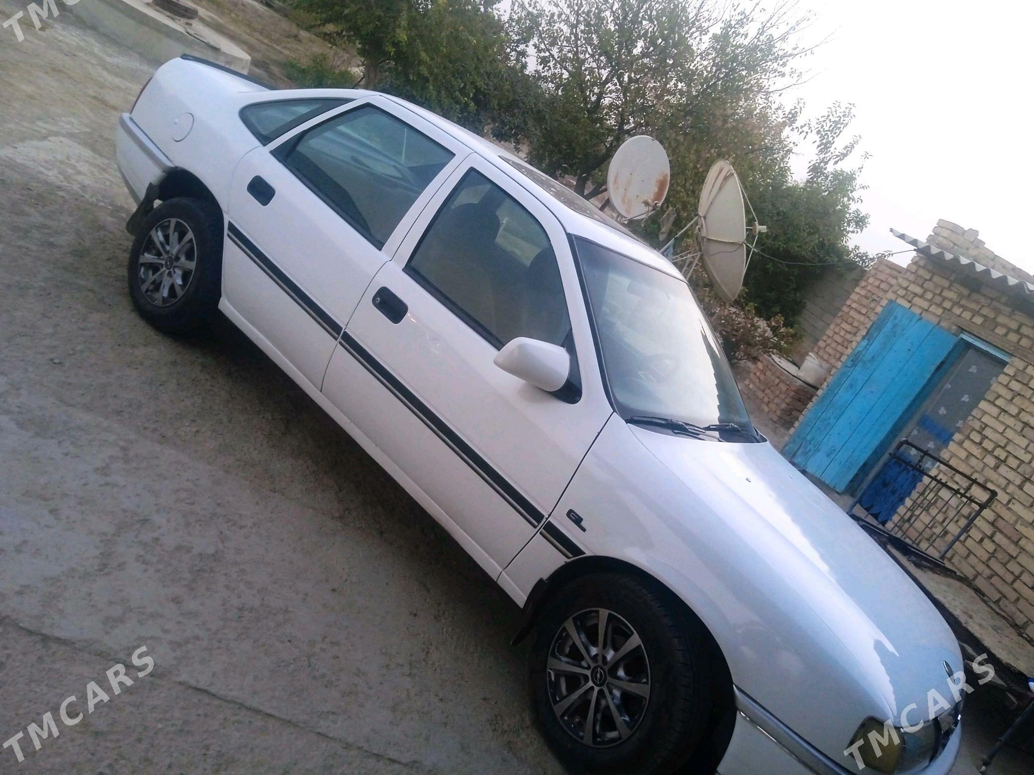Opel Vectra 1991 - 30 000 TMT - Бахарден - img 3