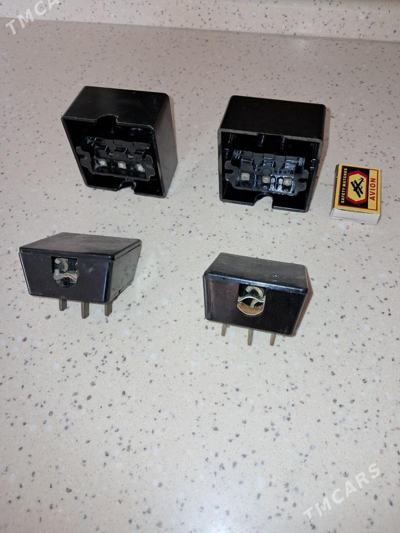 Rozetka wilkasy bilen - Podwoýski köç. (Bitarap Türkmenistan şaýoly) - img 2