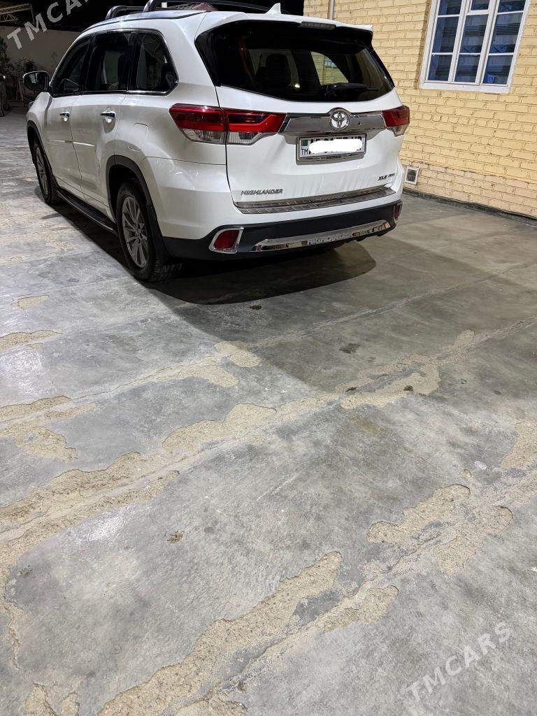 Toyota Highlander 2017 - 450 000 TMT - Мары - img 3