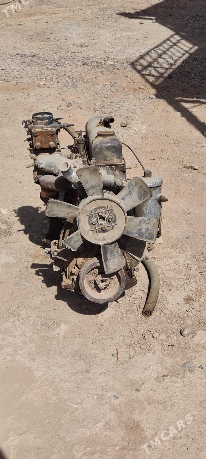 UAZ 469 2000 - 25 000 TMT - Ýolöten - img 5