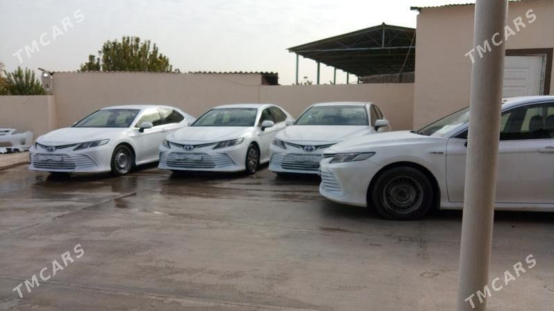 Toyota Camry 2021 - 220 000 TMT - Бузмеин - img 3