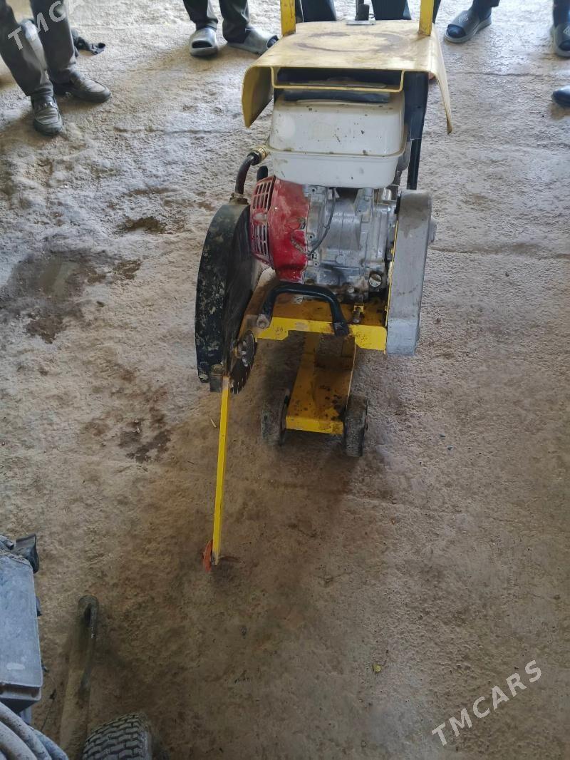 aswalt kesýan benzin bn isleya - Кака - img 1