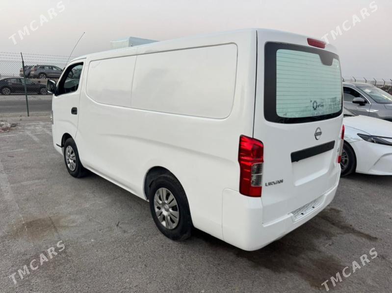 Nissan Urvan 2023 - 340 000 TMT - Мары - img 4