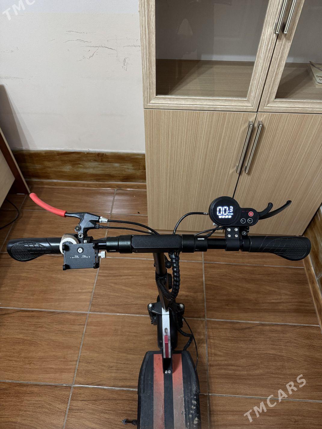 Otyrylyan scooter - Parahat 6 - img 3