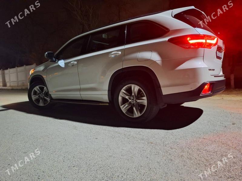 Toyota Highlander 2017 - 600 000 TMT - Херрикгала - img 2